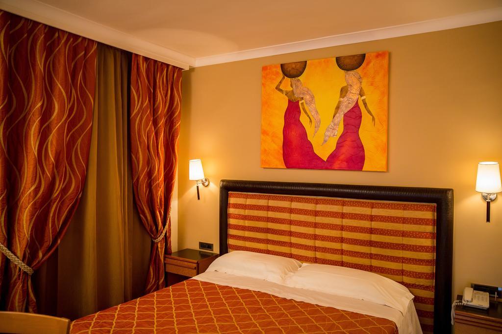 Hotel Ares 폰티니아 객실 사진