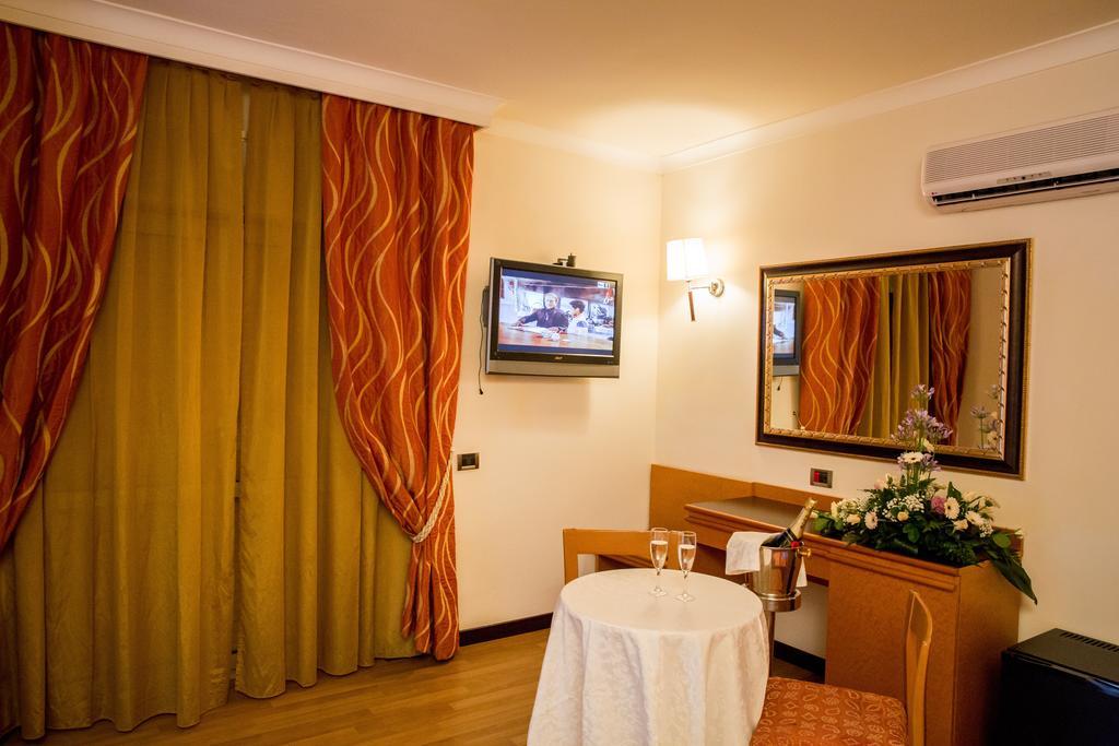 Hotel Ares 폰티니아 외부 사진