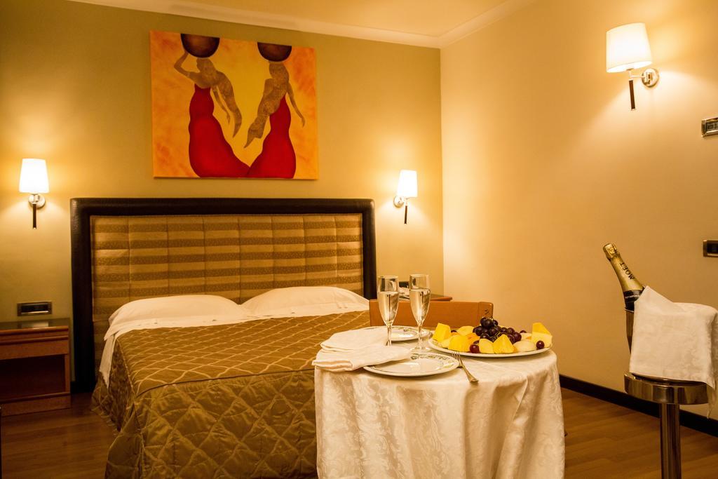 Hotel Ares 폰티니아 객실 사진