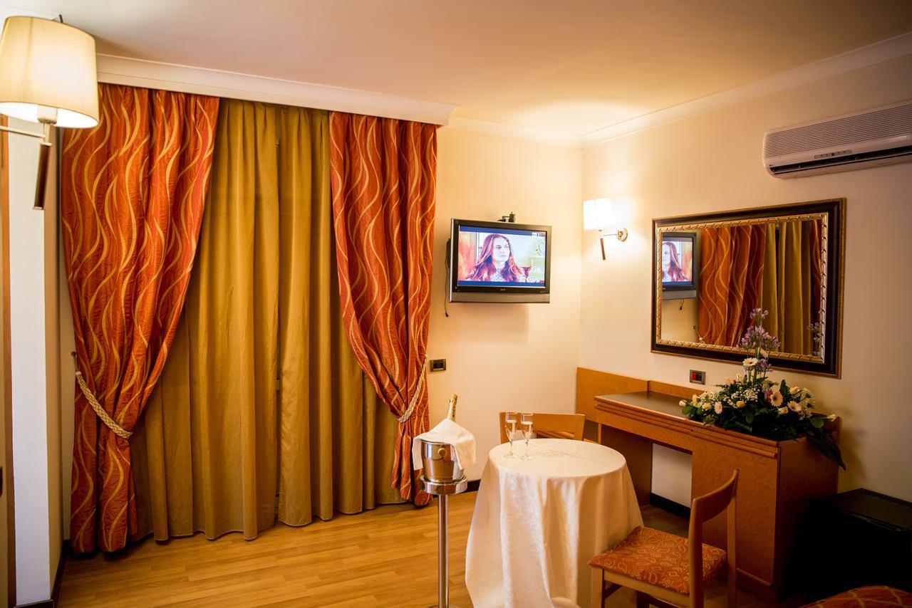 Hotel Ares 폰티니아 외부 사진